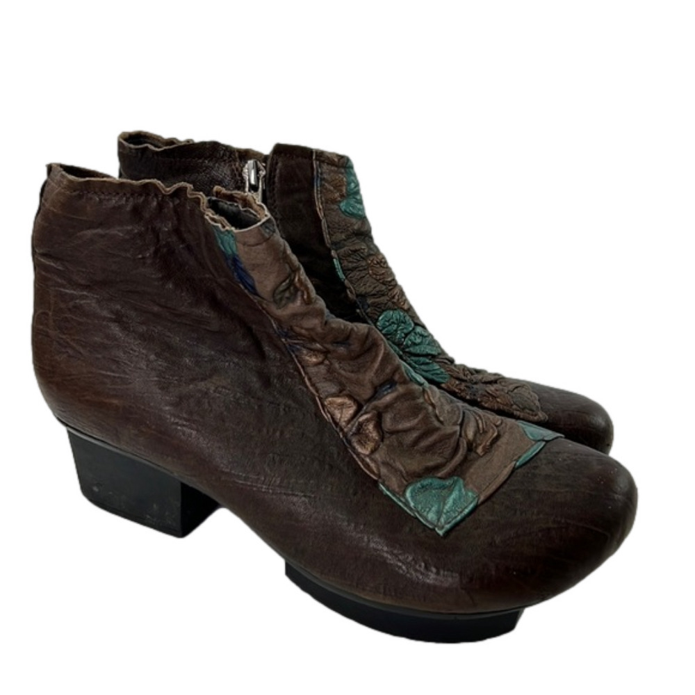 Shendqler brown funky booties size 9